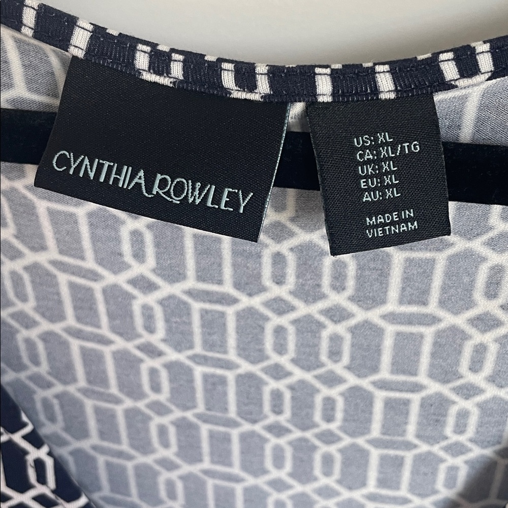 CYNTHIA ROWLEY Geometric Wrap Dress - Picture 5 of 8